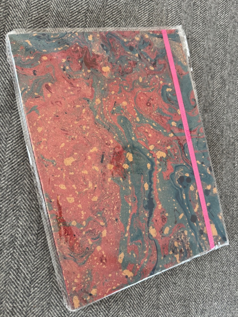 NWT, ROOST, MARBLEIZED COVERED NOTEBOOK WITH PINK ELASTIC CLOSURE, LINED INSIDE